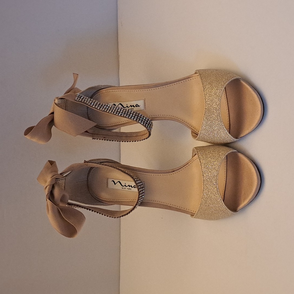 Nina New York Size USA 8 Gold Glitter Rhinestones Bow Detail Peep Toe Pumps